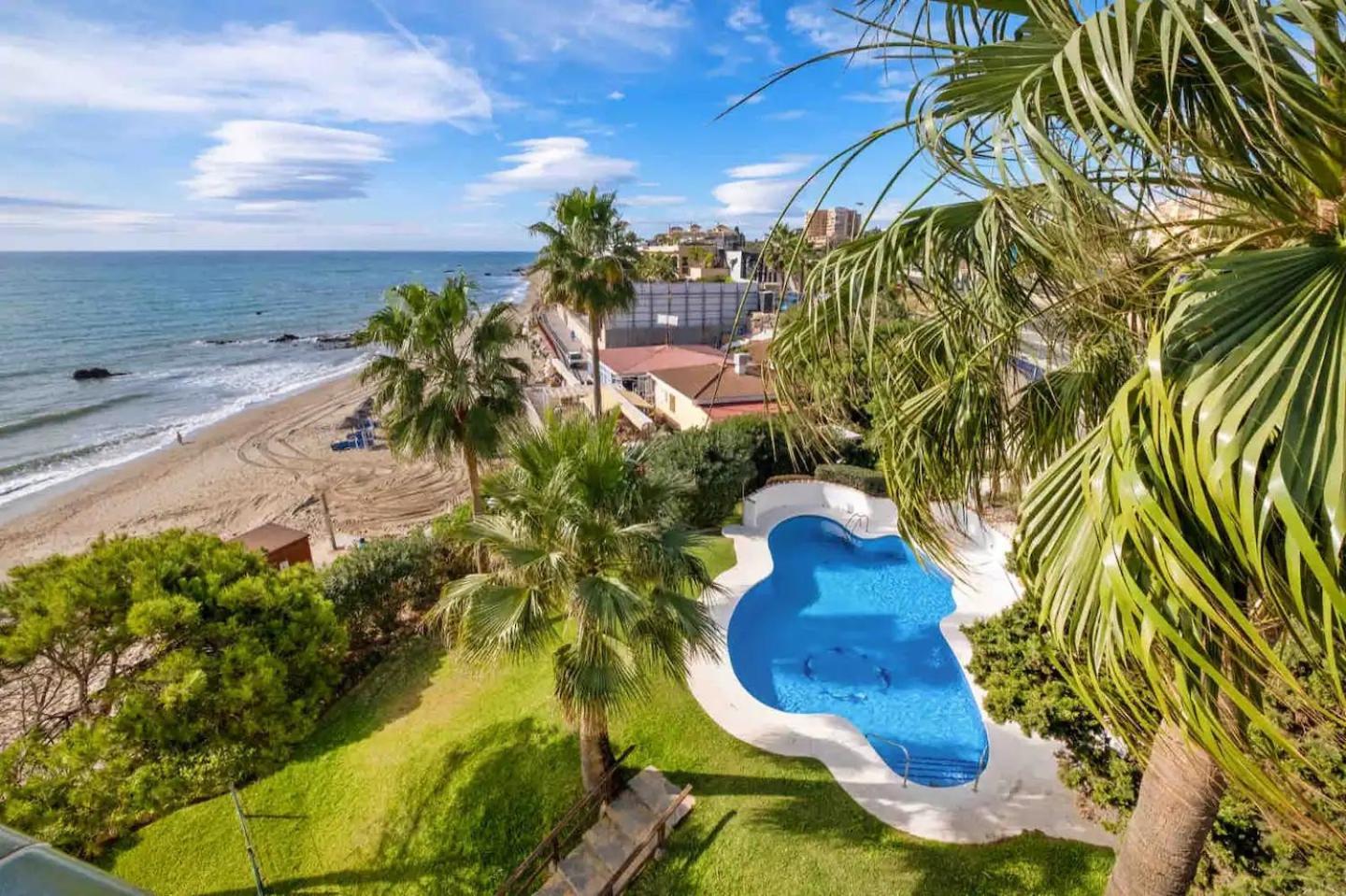 Apartment Aguamarina On The Beach Front Малага Экстерьер фото